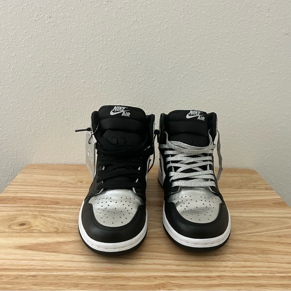 Nike Air Jordan 1 Retro High OG “Silver Toe” (Size 7) - Picture 2 of 10